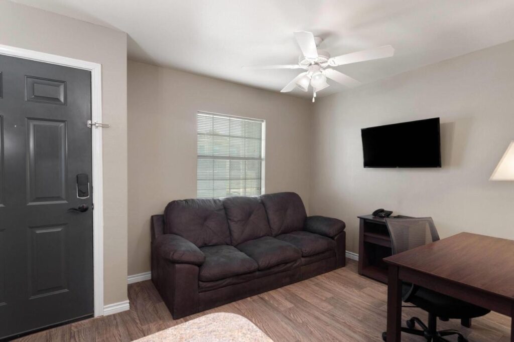 Eagle's Den Suites Andrews a Travelodge by Wyndham - Image 5
