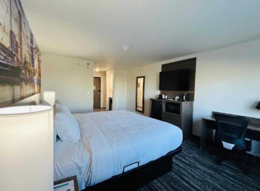 Clarion Pointe Milwaukee Airport - Image 2