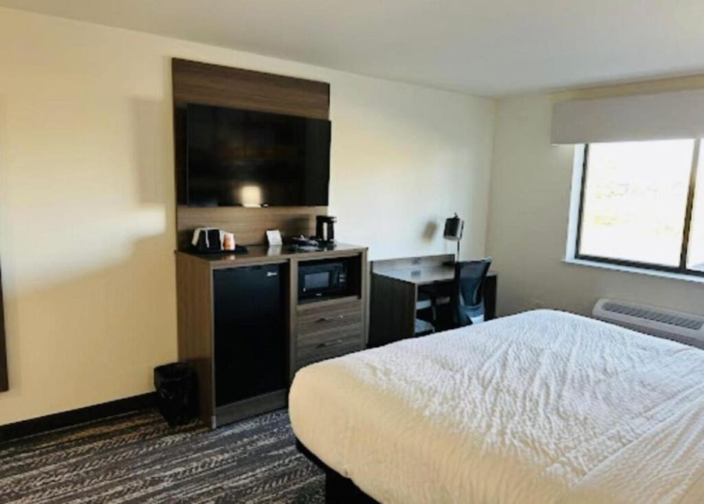 Clarion Pointe Milwaukee Airport - Image 3