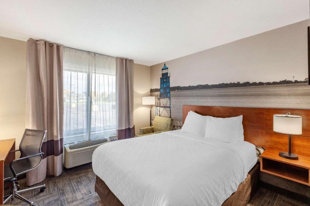 Clarion Pointe Racine - Mount Pleasant - Image 2