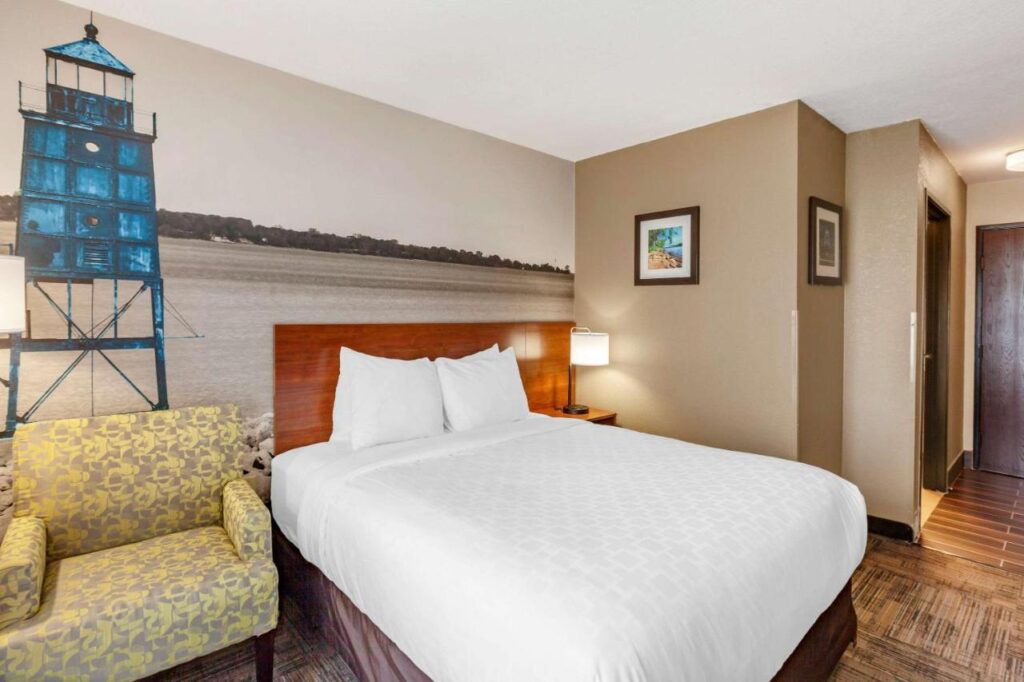 Clarion Pointe Racine - Mount Pleasant - Image 3
