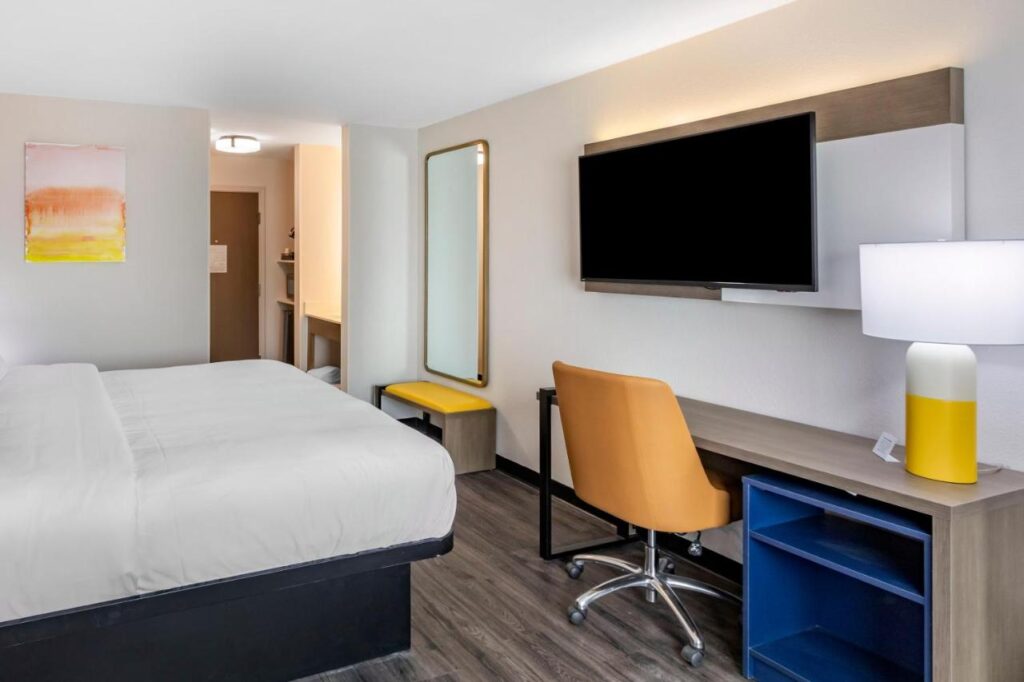 Comfort Inn Mount Pleasant - Racine - Image 3