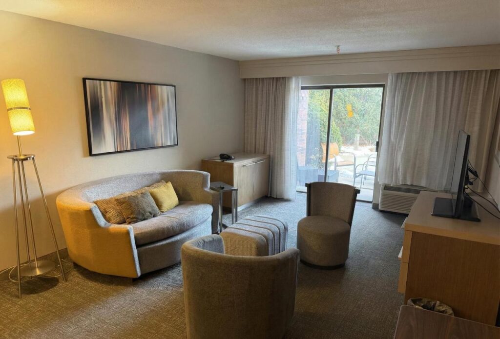 Country Inn & Suites by Radisson, Brown Deer - Milwaukee North - Image 3