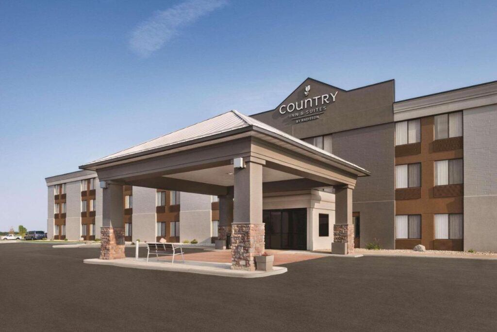 Country Inn & Suites by Radisson, Mt Pleasant-Racine West, WI - Image 1