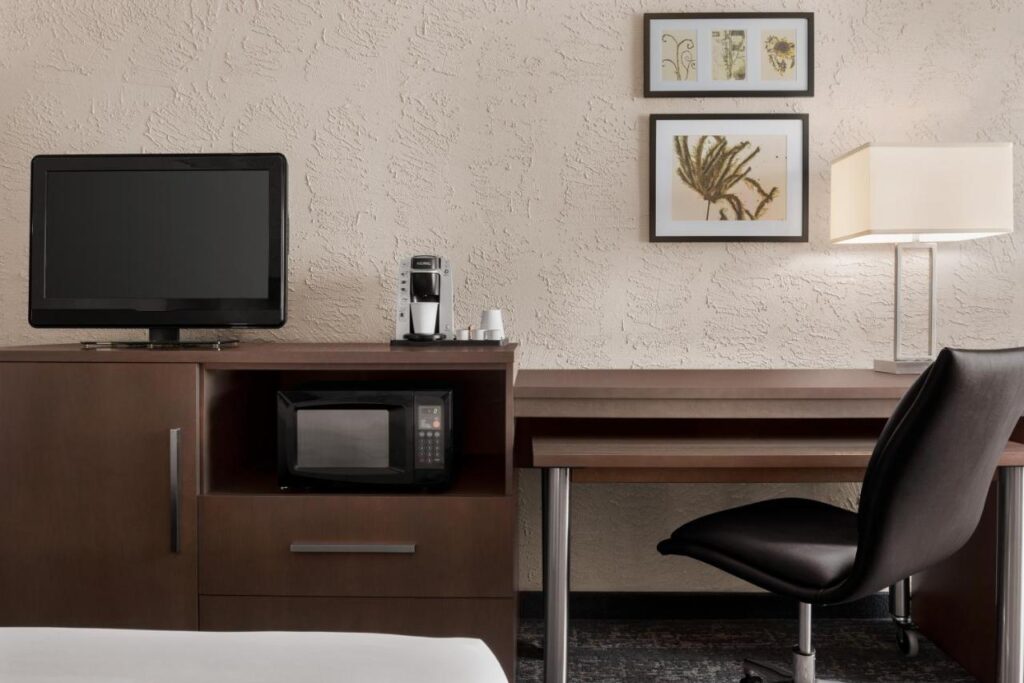 Country Inn & Suites by Radisson, Mt Pleasant-Racine West, WI - Image 3