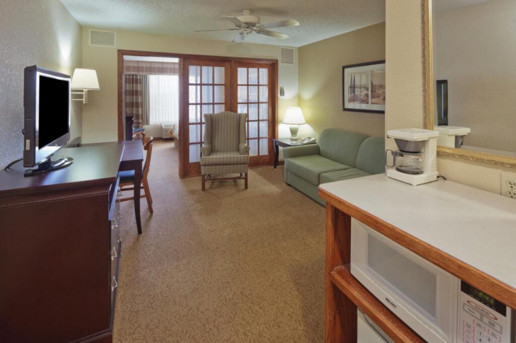 Country Inn & Suites by Radisson, West Bend, WI - Image 1