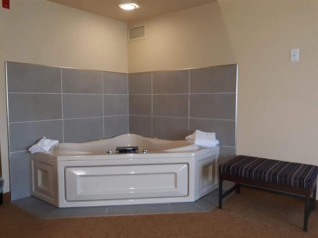 Country Inn & Suites by Radisson, West Bend, WI - Image 2