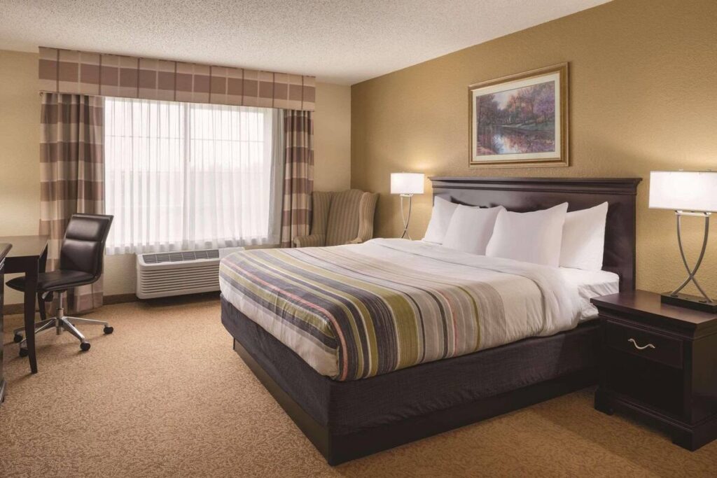 Country Inn & Suites by Radisson, West Bend, WI - Image 3