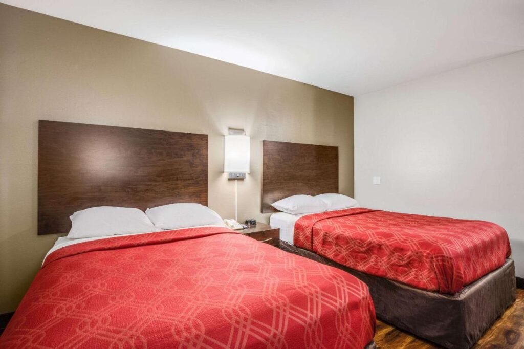 Econo Lodge Milwaukee Airport - Image 3
