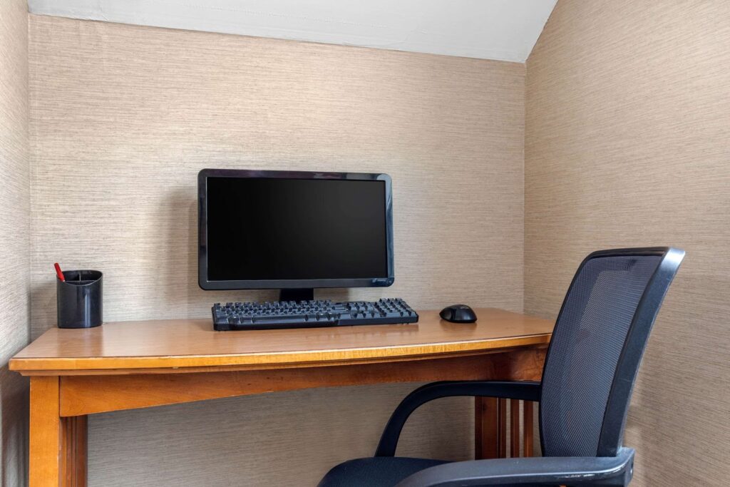 Econo Lodge Milwaukee Airport - Image 6