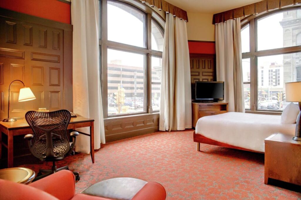 Hilton Garden Inn Milwaukee Downtown - Image 4