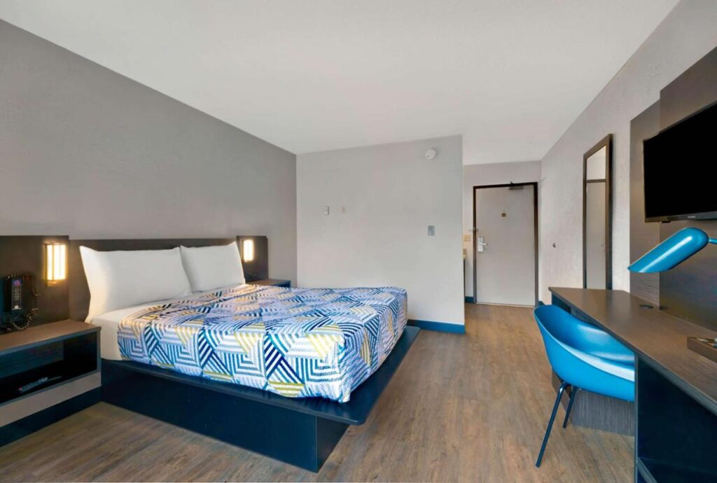 Motel 6-Oak Creek, WI - Image 3