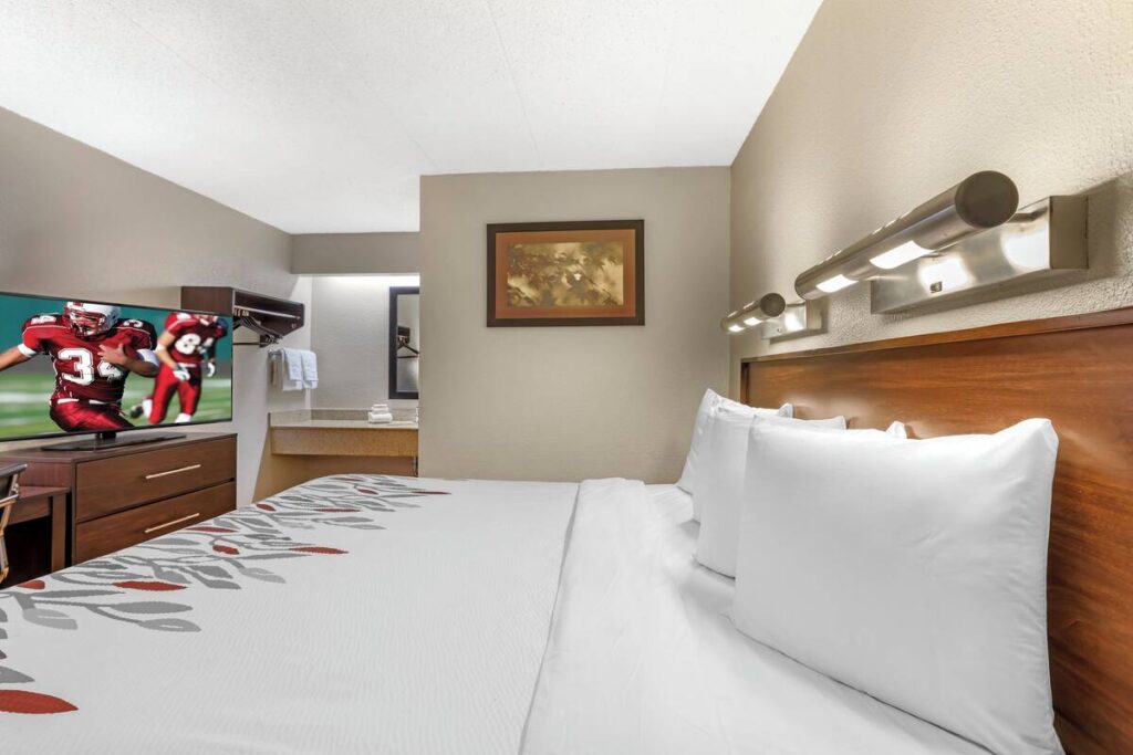 Red Roof Inn Milwaukee Airport Oak Creek - Image 3