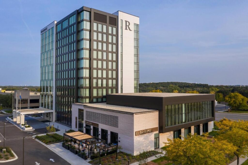 Renaissance Milwaukee West Hotel - Image 1