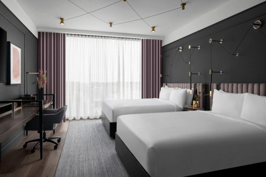 Renaissance Milwaukee West Hotel - Image 5