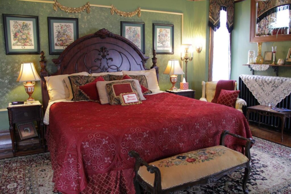 Schuster Mansion Bed & Breakfast - Image 2