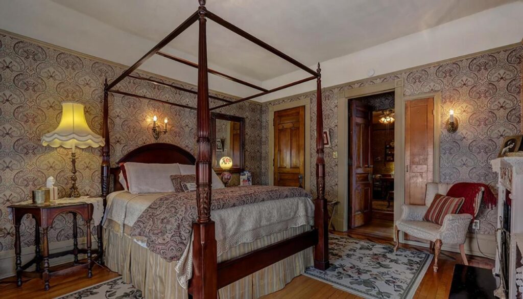 Schuster Mansion Bed & Breakfast - Image 5