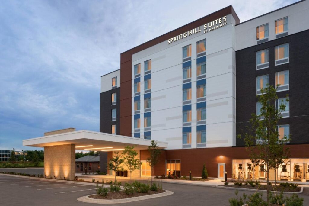 SpringHill Suites by Marriott Milwaukee West/Wauwatosa - Image 1