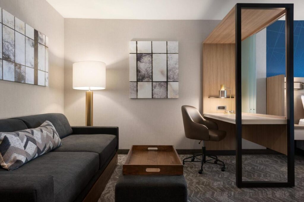 SpringHill Suites by Marriott Milwaukee West/Wauwatosa - Image 2