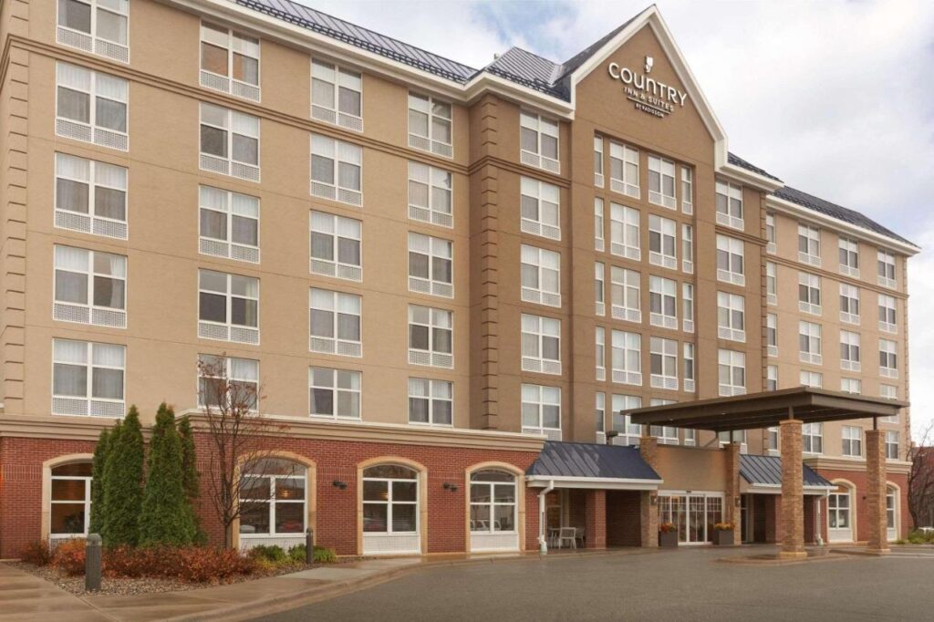 Country Inn & Suites by Radisson, Bloomington at Mall of America, MN - Image 1