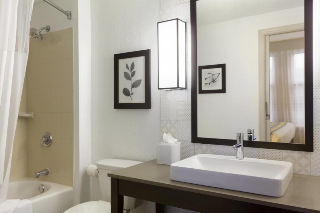 Country Inn & Suites by Radisson, Bloomington at Mall of America, MN - Image 2