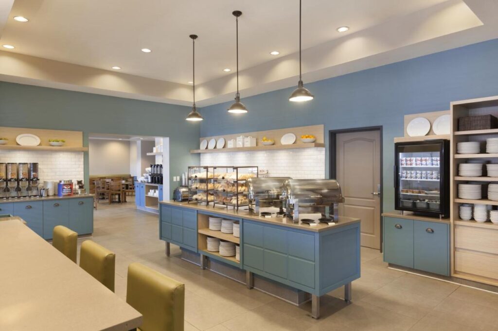 Country Inn & Suites by Radisson, Bloomington at Mall of America, MN - Image 3