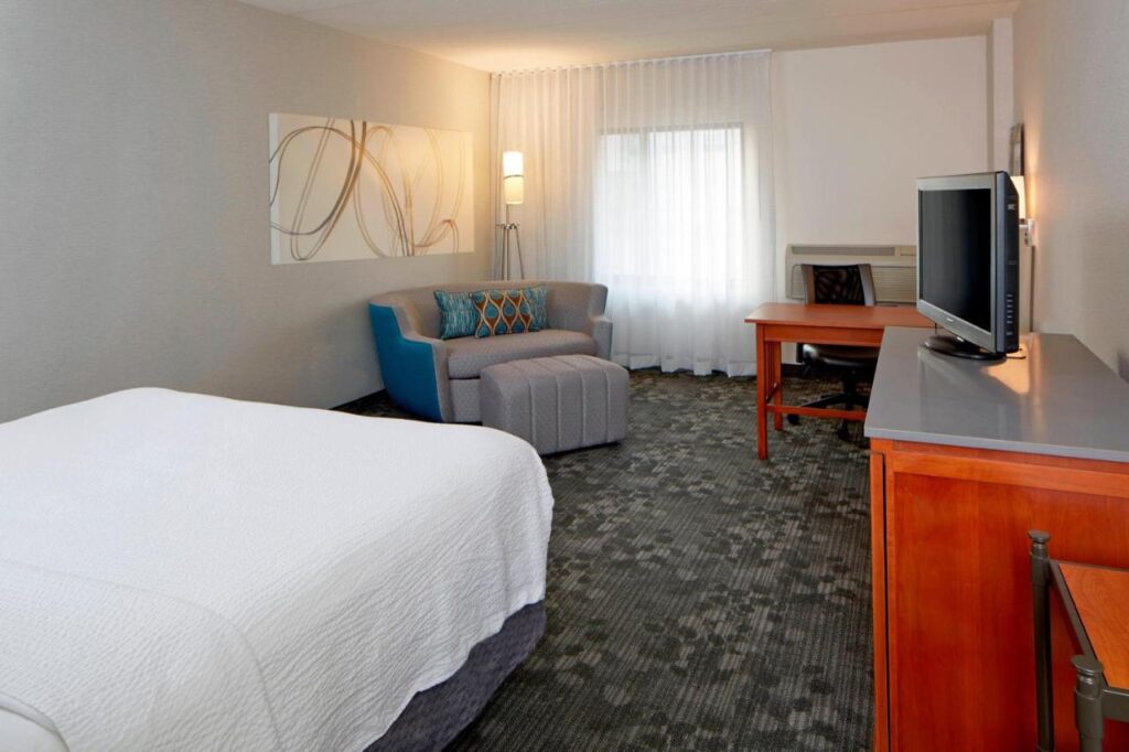 Courtyard by Marriott Bloomington Mall of America - Image 3