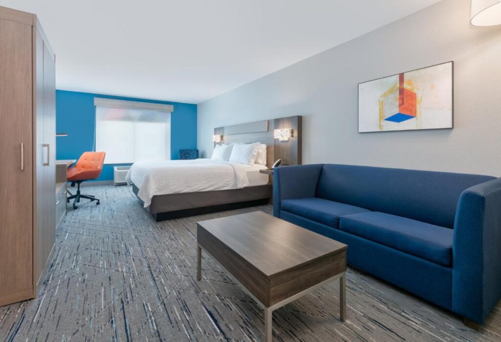 Holiday Inn Express Hotel & Suites Shakopee by IHG - Image 3