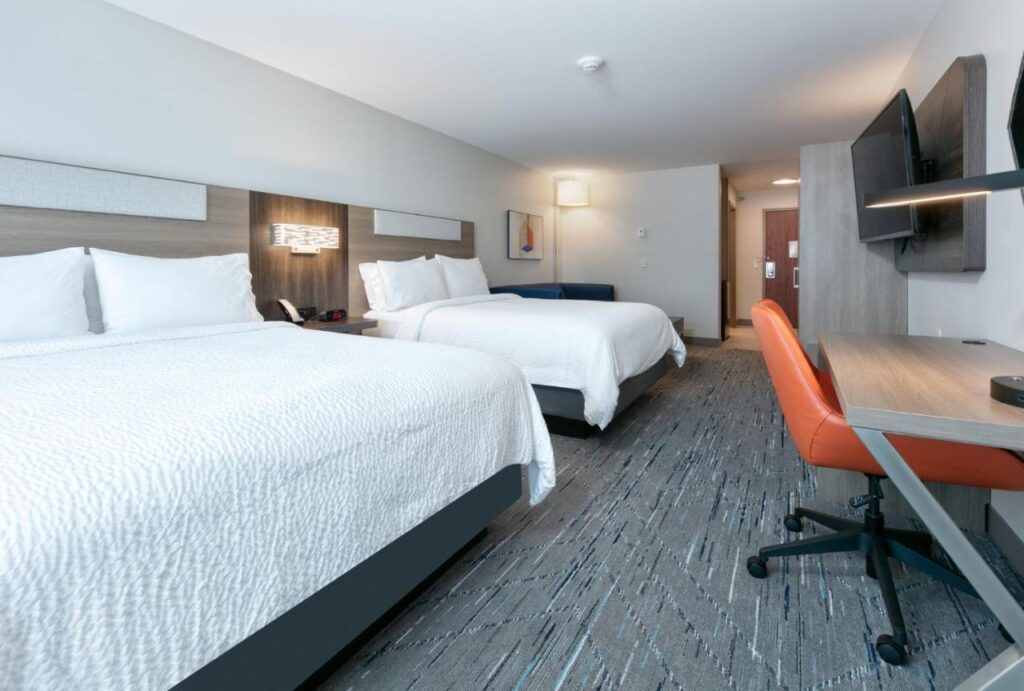 Holiday Inn Express Hotel & Suites Shakopee by IHG - Image 5