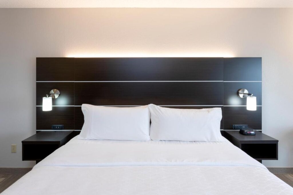 Holiday Inn Express Hotel & Suites-St. Paul by IHG - Image 3
