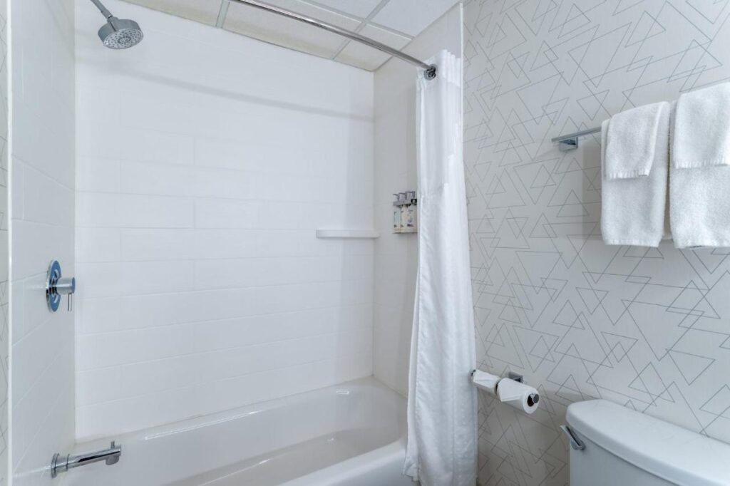 Holiday Inn Express Hotel & Suites-St. Paul by IHG - Image 4