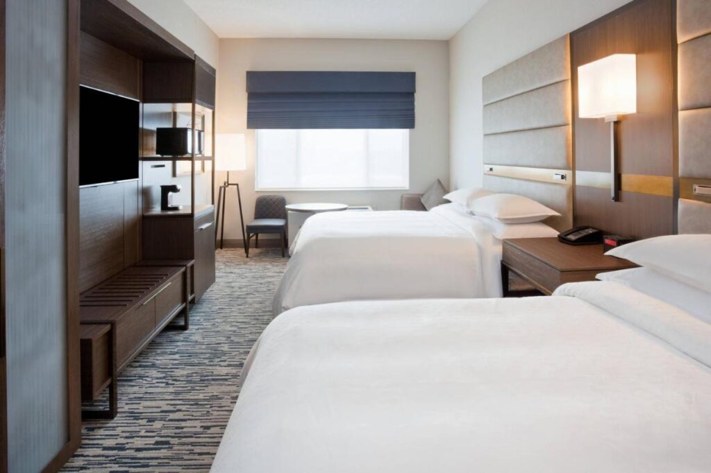 Sheraton St Paul Woodbury Hotel - Image 2