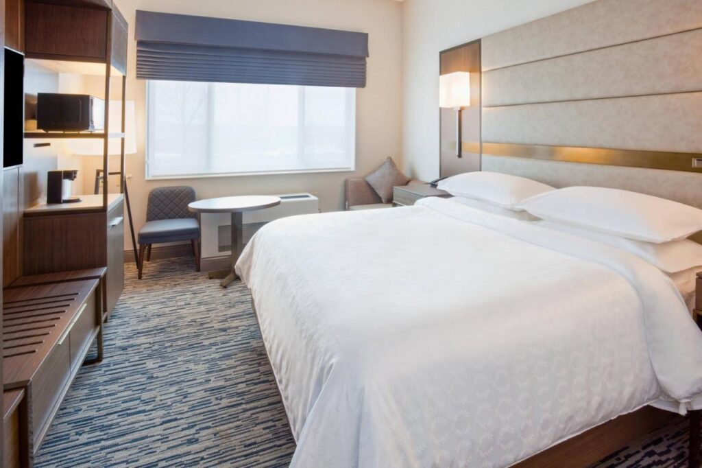 Sheraton St Paul Woodbury Hotel - Image 5