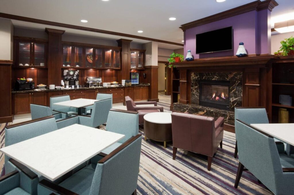 Sheraton St Paul Woodbury Hotel - Image 6