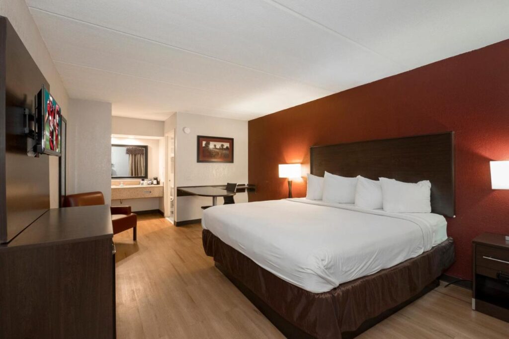 Red Roof Inn Mobile North – Saraland - Image 2
