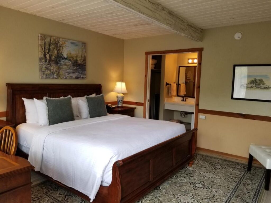 Carmel Valley Lodge - Image 2