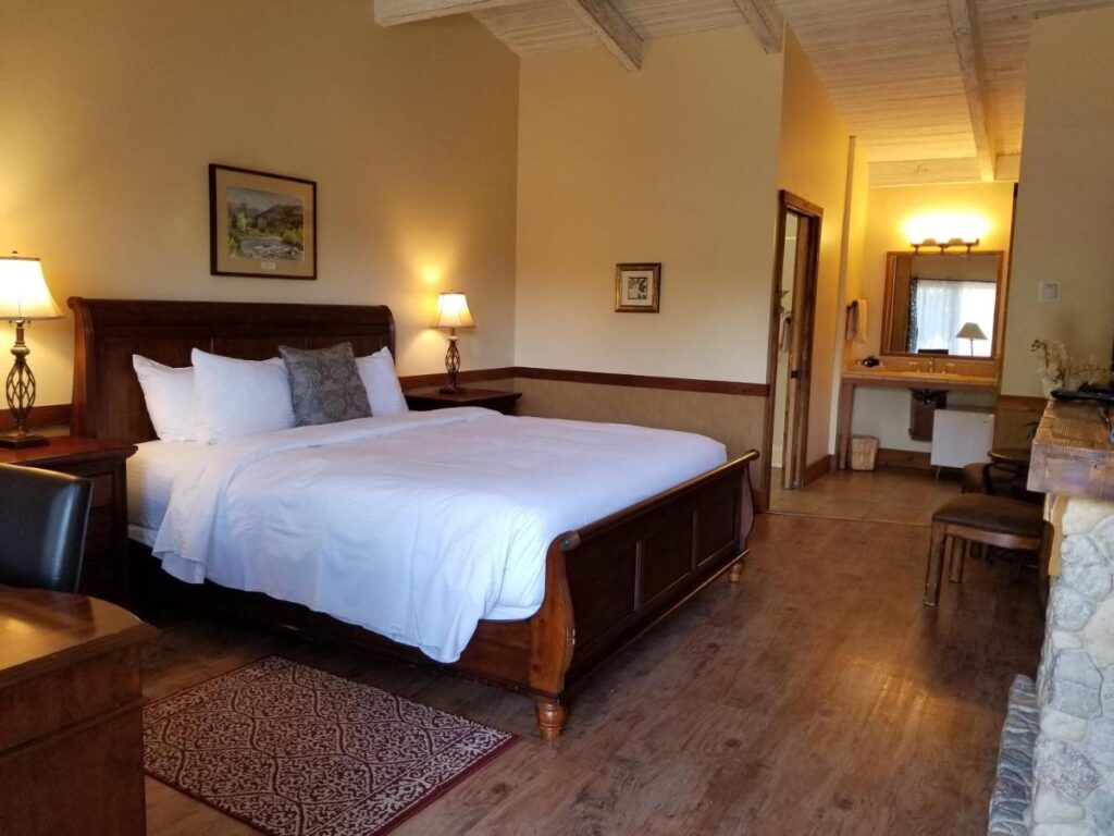 Carmel Valley Lodge - Image 3
