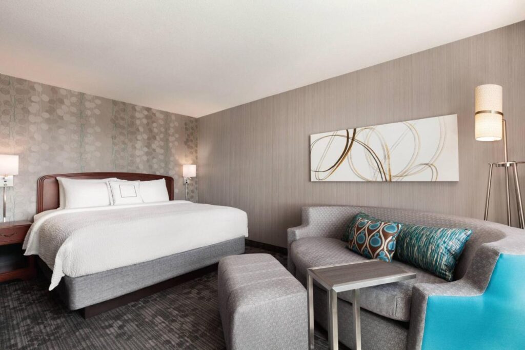 Courtyard By Marriott Salinas Monterey - Image 2