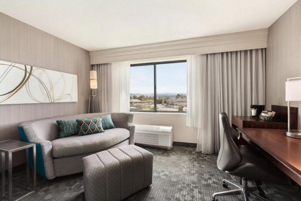 Courtyard By Marriott Salinas Monterey - Image 3
