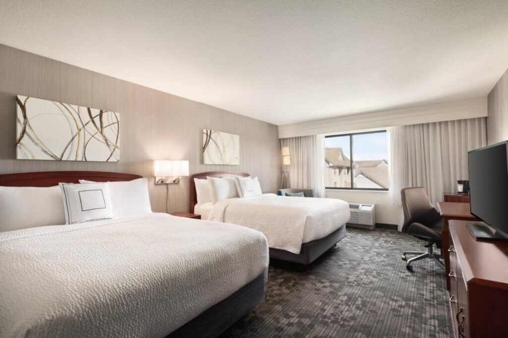 Courtyard By Marriott Salinas Monterey - Image 4