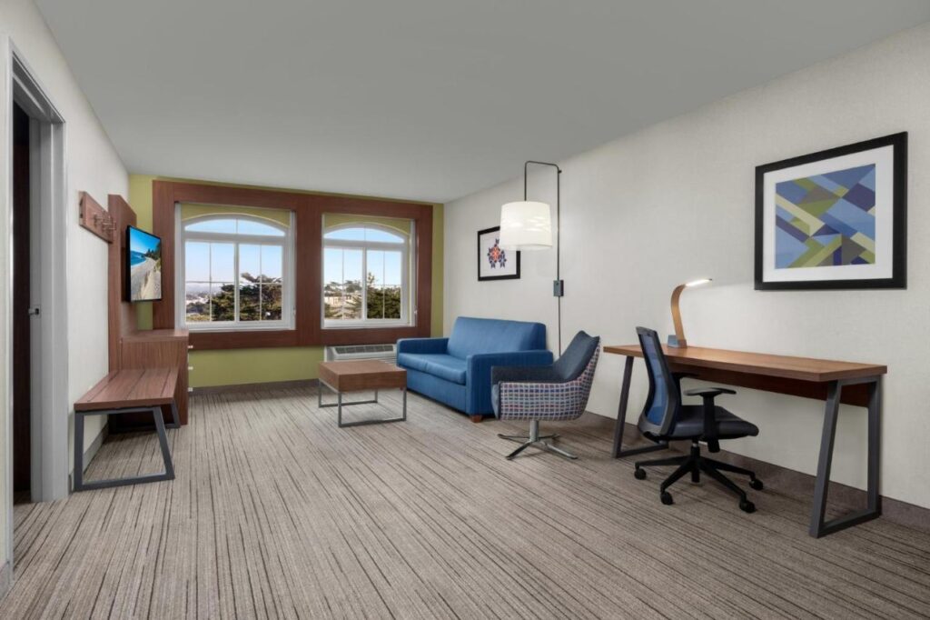 Holiday Inn Express Hotel & Suites Marina by IHG - Image 3