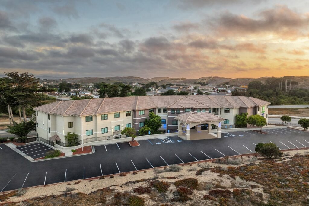 Holiday Inn Express Hotel & Suites Marina by IHG - Image 5