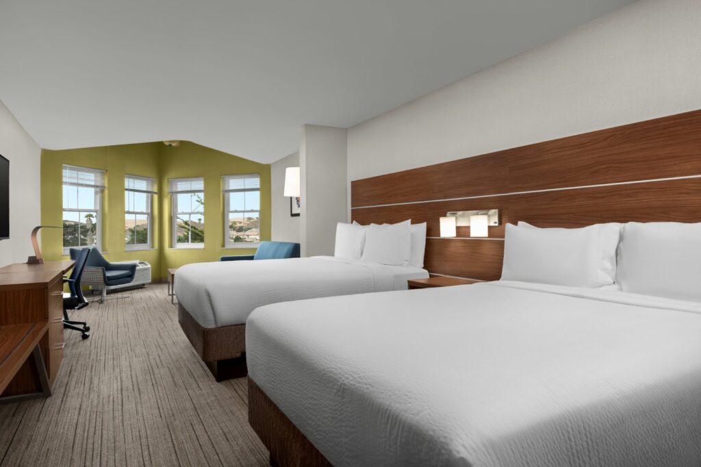 Holiday Inn Express Hotel & Suites Marina by IHG - Image 6