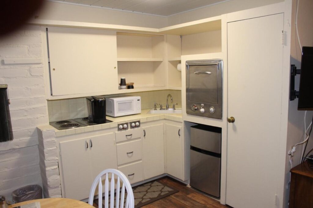 Little European Lodge - Image 5