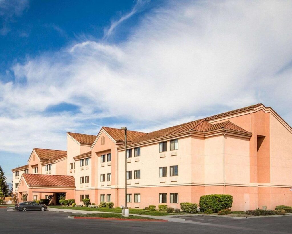 Pacific Coast Inn - Image 1