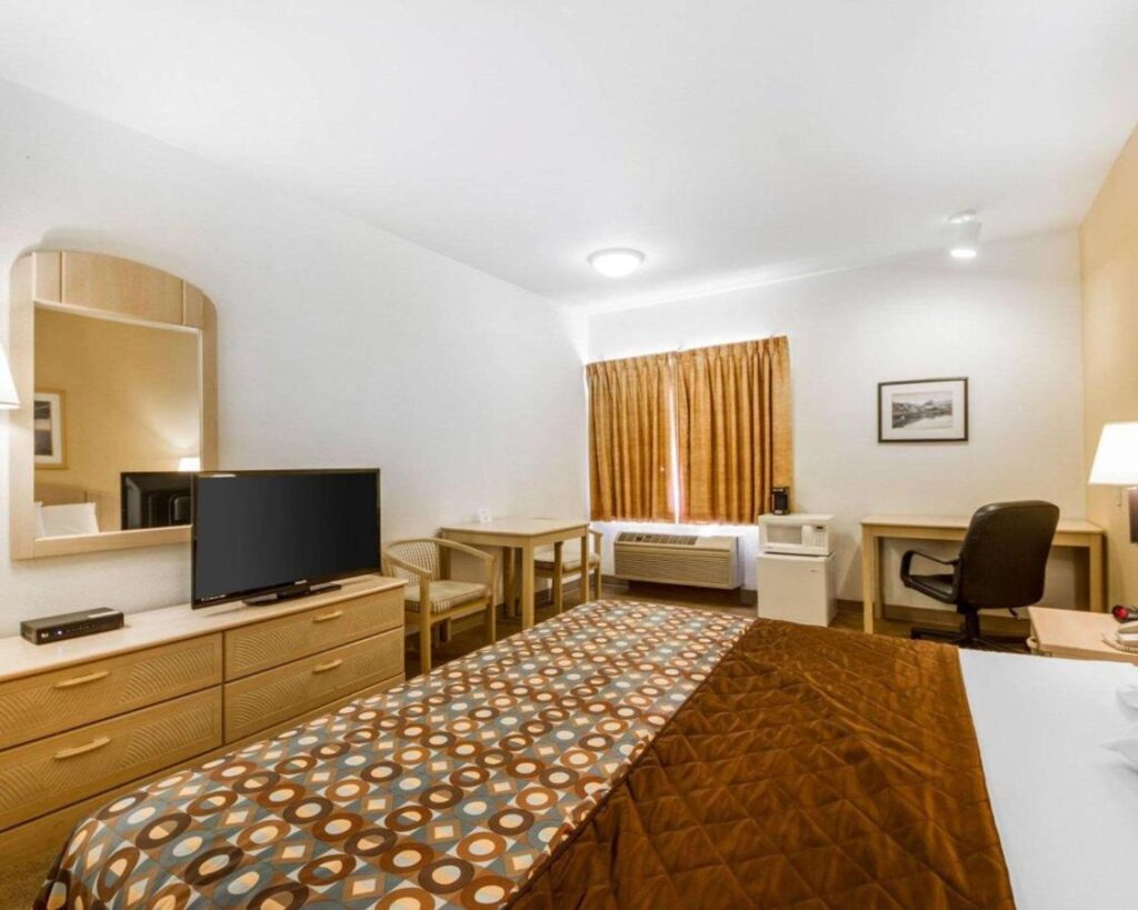 Pacific Coast Inn - Image 3