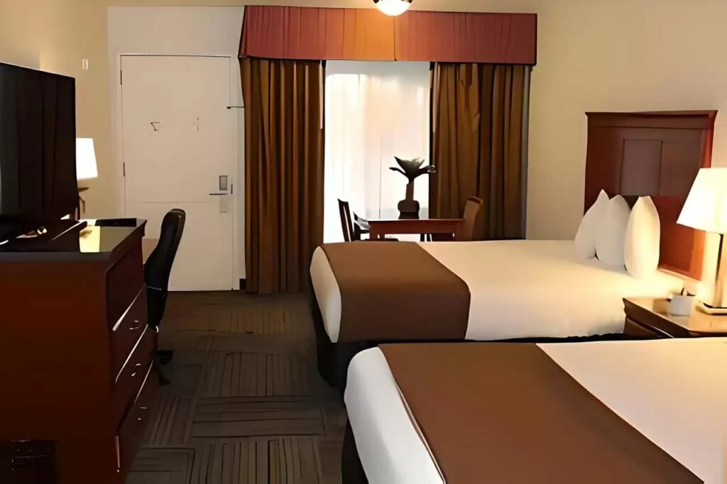 Pacific Coast Inn - Image 5