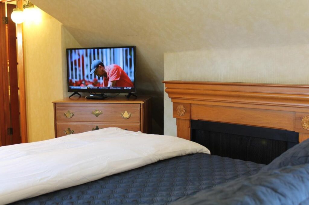 Pacific Grove Inn - Image 3