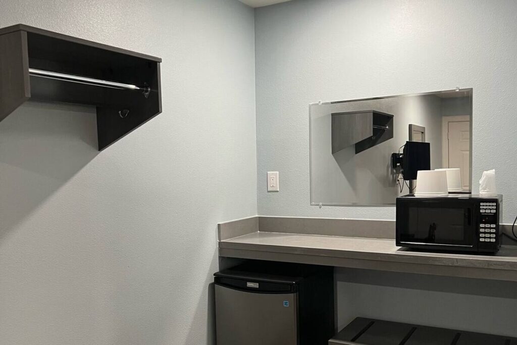 Travel Inn Gilroy - Image 5