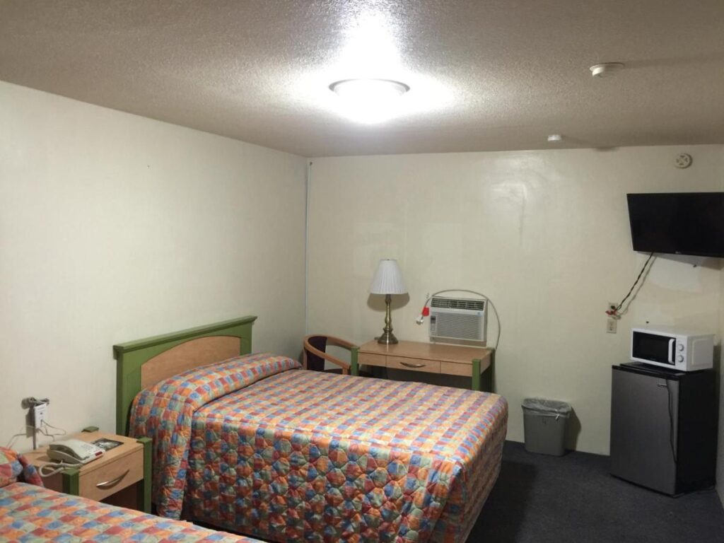 Hacienda Motel - Image 3